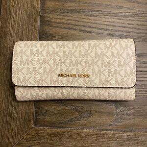 COPY - Michael Kors wallet